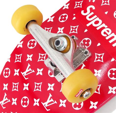 supreme skateboard trunk